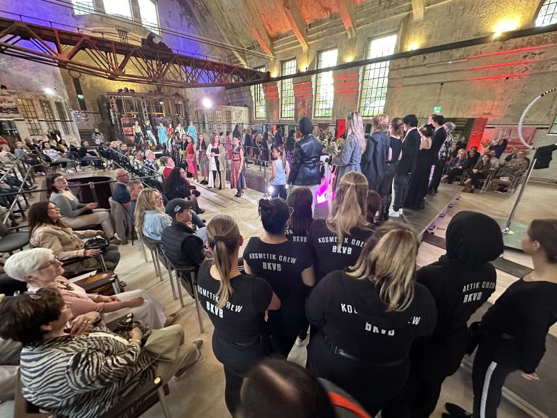 Große Veranstaltung mit Gästen in der Klärhalle