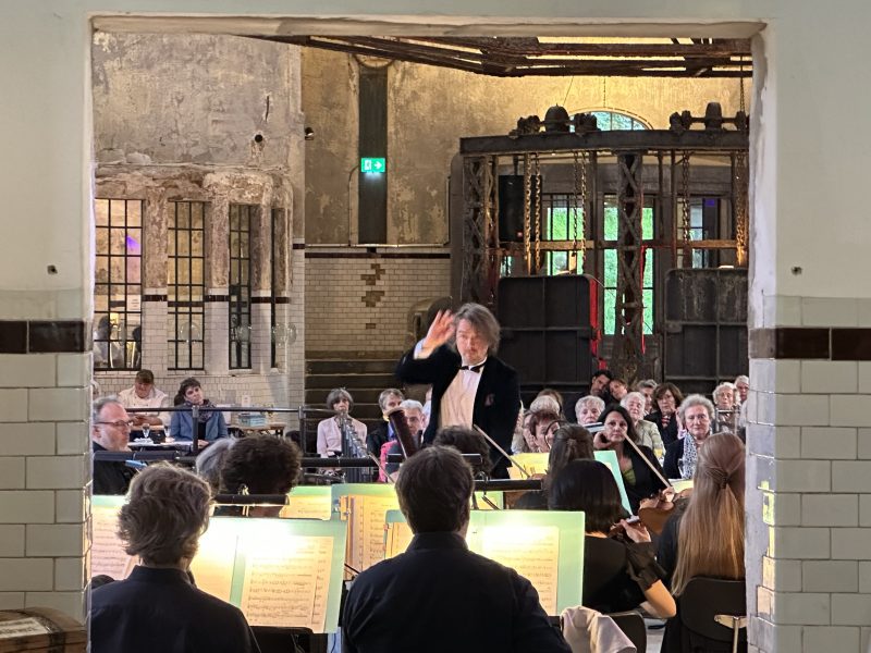 Konzert vor Publikum in der historischen Halle
